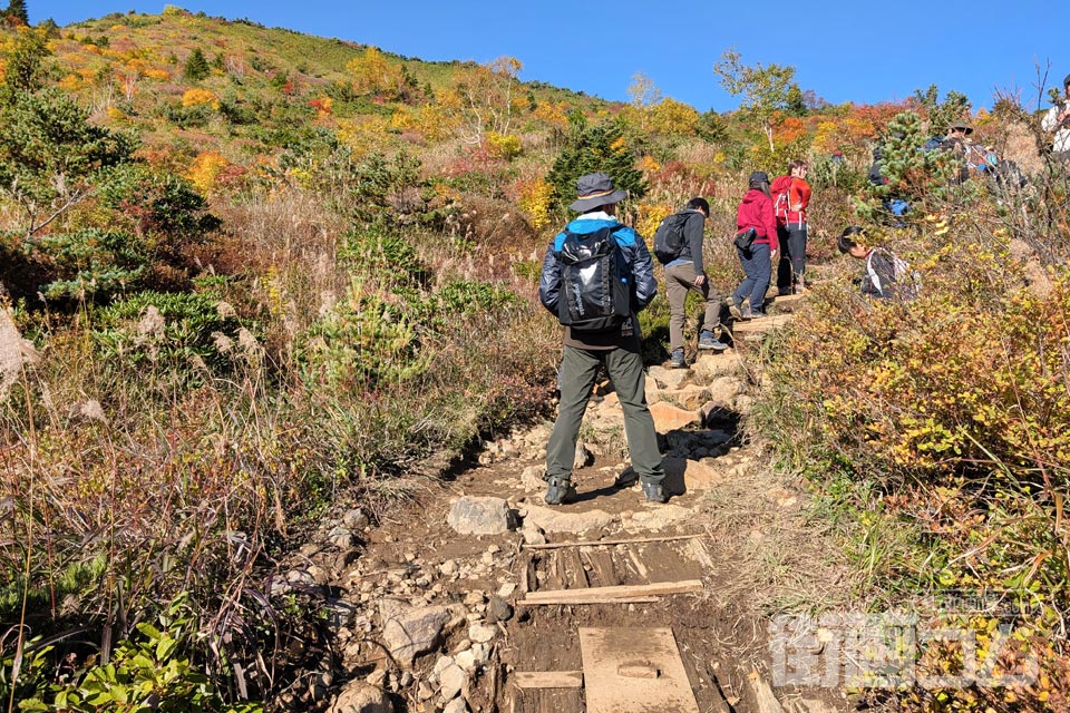 一切経山登山道の紅葉