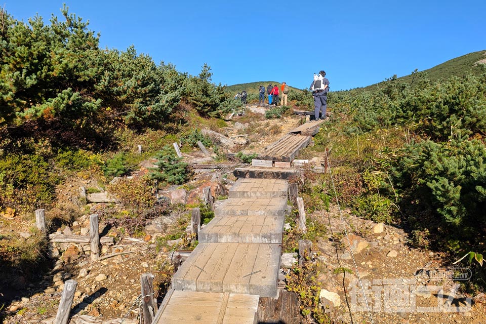 一切経山登山道