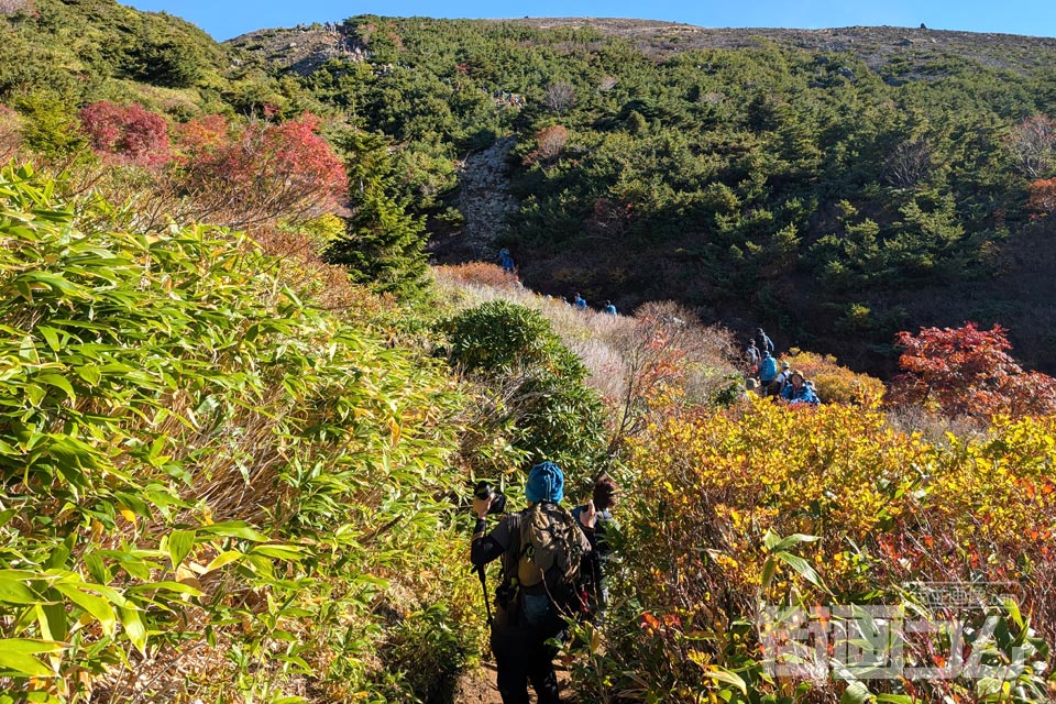 一切経山登山道