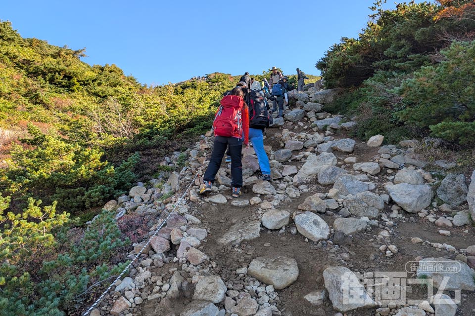 一切経山登山道