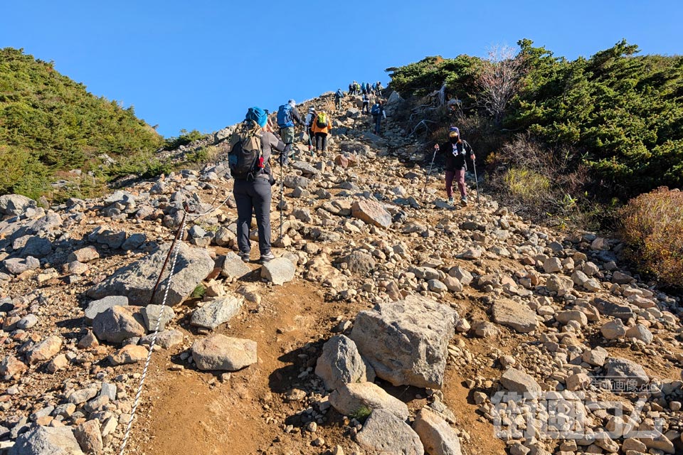 一切経山登山道