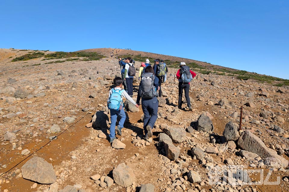 一切経山登山道