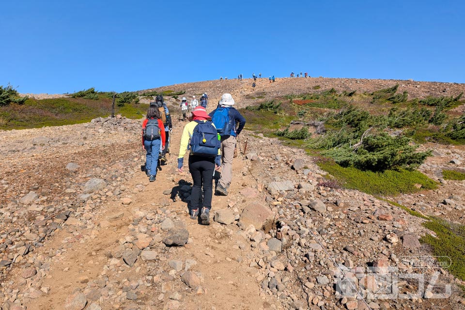 一切経山登山道