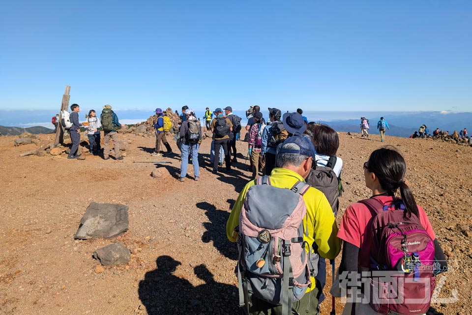 一切経山山頂の標柱