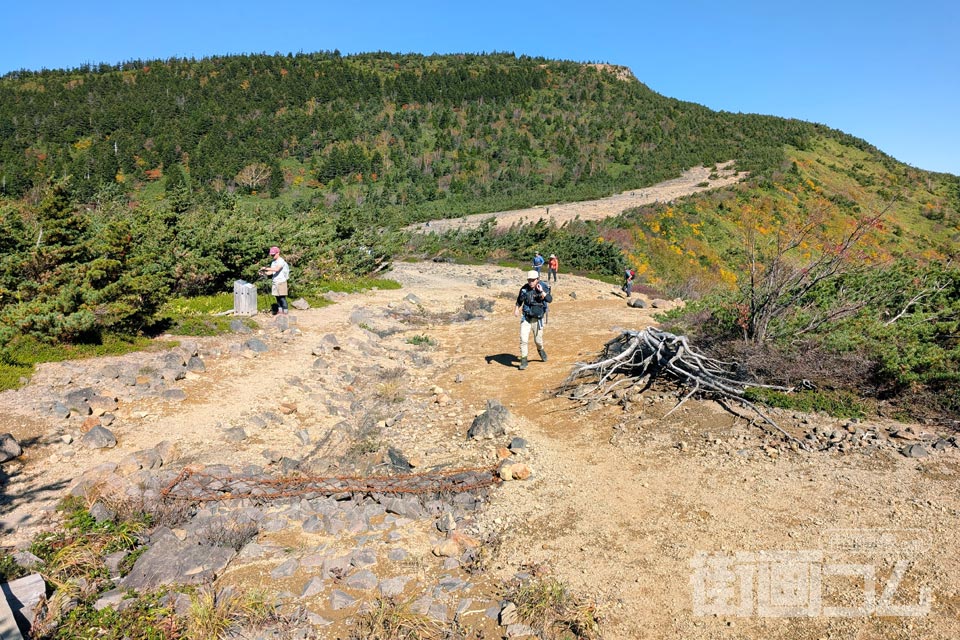 家形山登山道