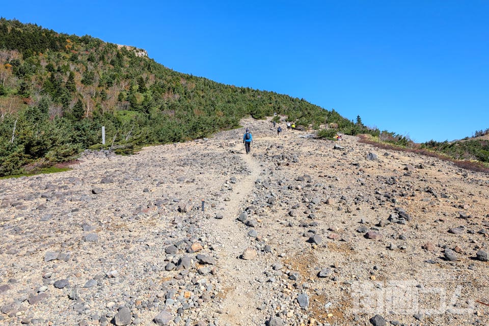 家形山登山道