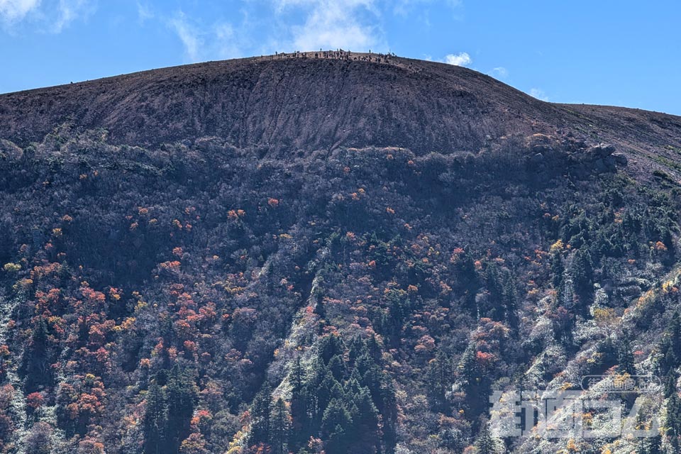 家形山山頂から一切経山