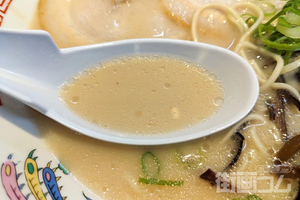 「白旨ラーメン」の白濁スープ