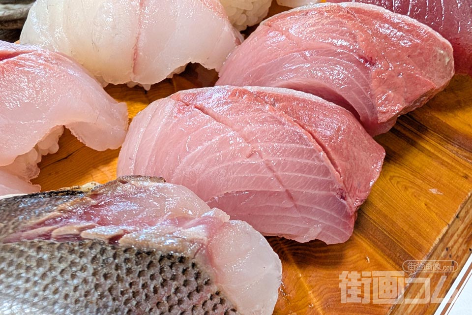 巴寿司「地魚寿し:ブリ」