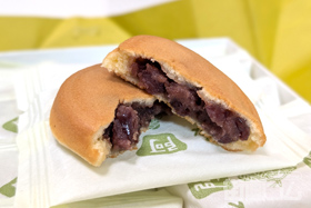 阿闍梨餅はなぜ人気？京都で生八つ橋に次ぐ定番銘菓を開封しながら紹介