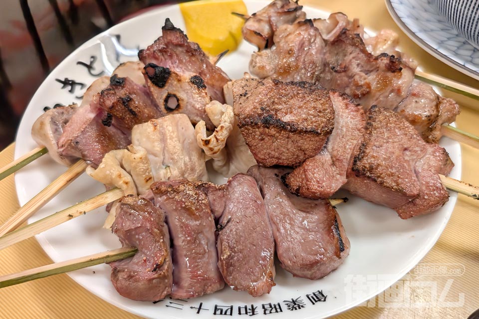 新橋やきとん「まこちゃん本店」！タレも塩もウマい定番盛合せメニュー