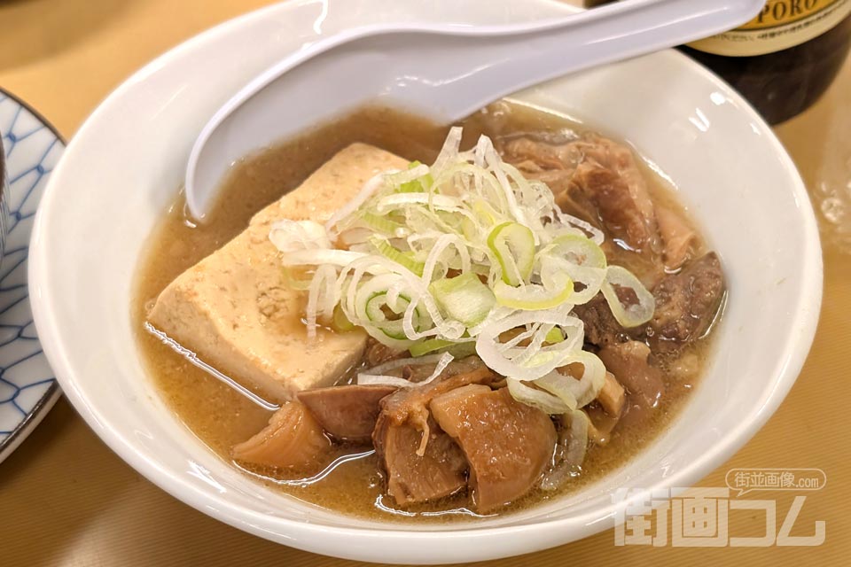 まこちゃん本店「もつ煮込 豆腐入り」