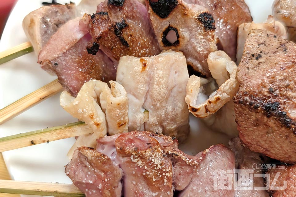 まこちゃん本店「やきとん：シロ（テッポー・腸）」