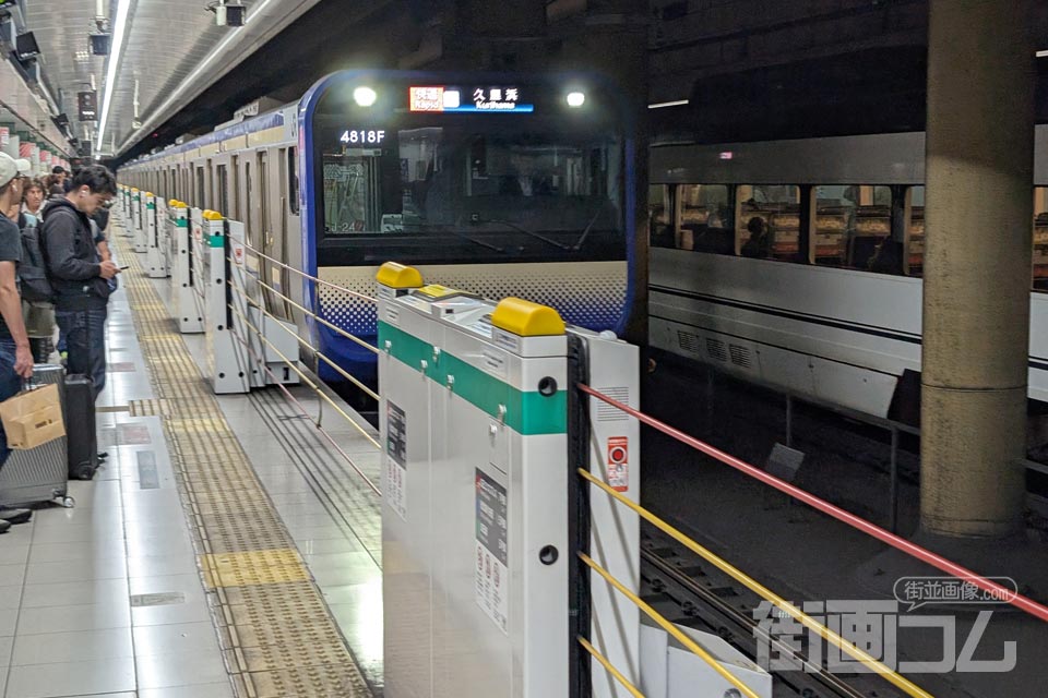 成田線快速がホームに入線