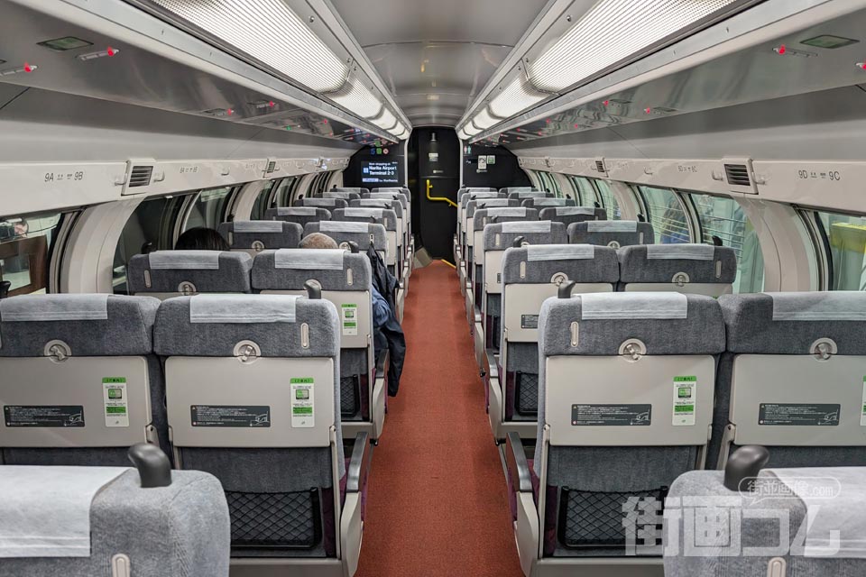 成田線快速「グリーン車」車内