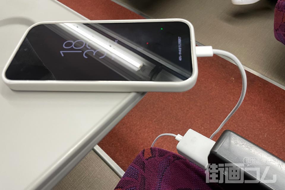 成田線快速グリーン車の「コンセント」