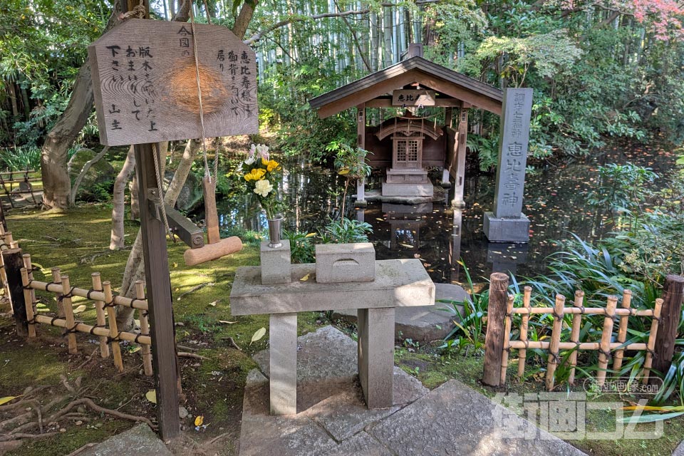 恵比寿神の祠と池