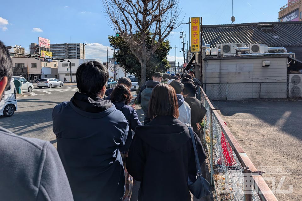 >和歌山ラーメン「井出商店」行列最後尾