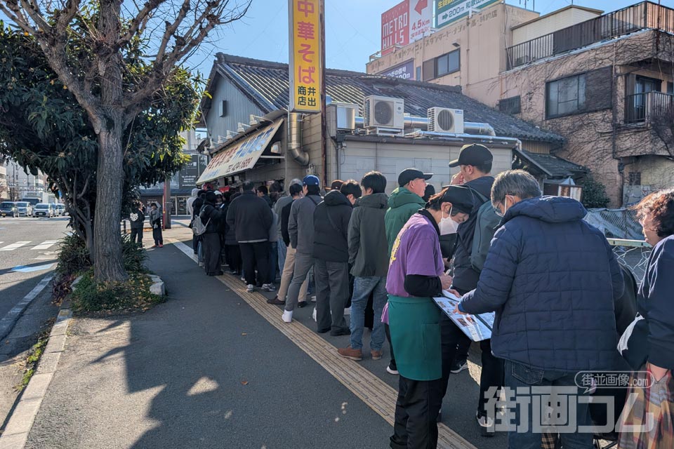 >和歌山ラーメン「井出商店」行列