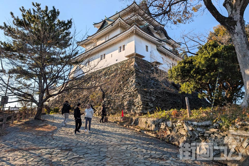 天守閣へ通じる天守閣真下の坂道