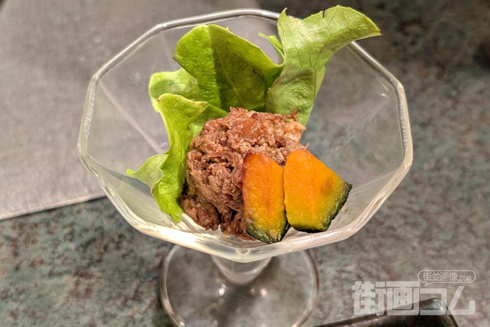 小鉢:黒豚のスジ肉