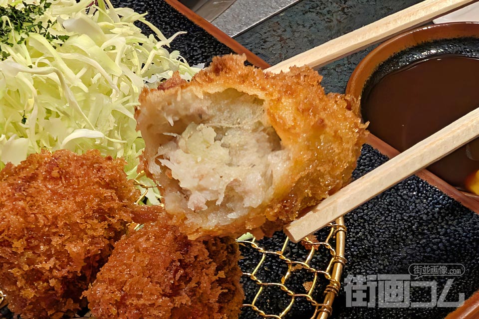 黒豚コロッケの中身(黒豚のミンチとお芋のコロッケ)