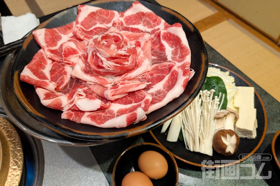 特選黒しゃぶ肉・野菜・生玉子