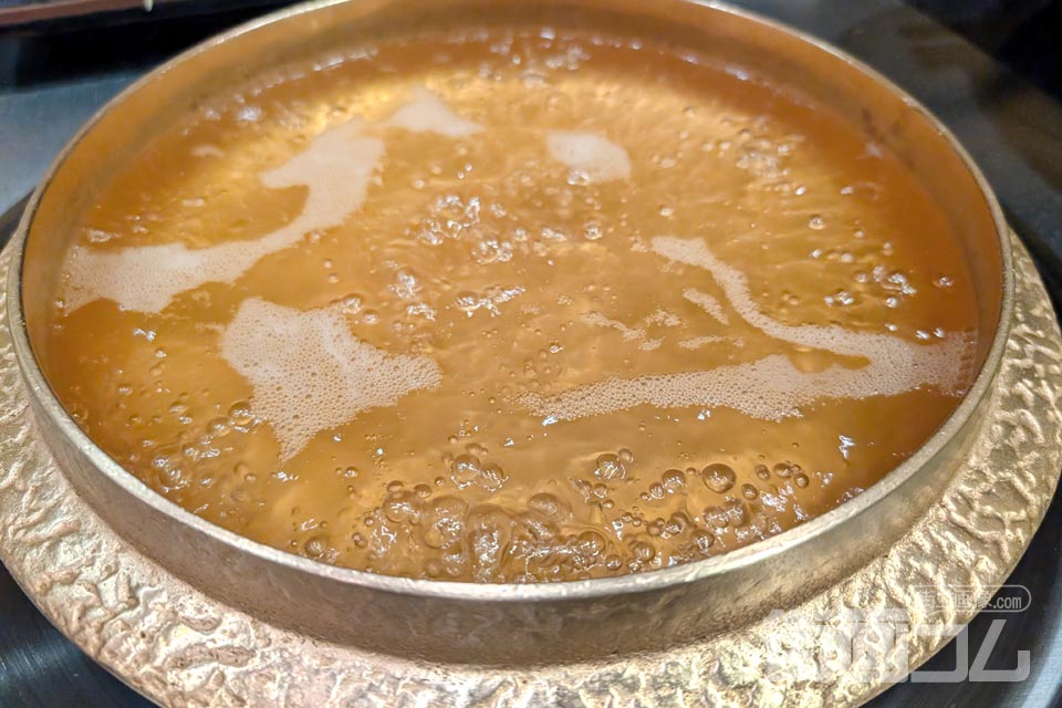 しゃぶしゃぶ鍋:沸騰して煮だったお出汁