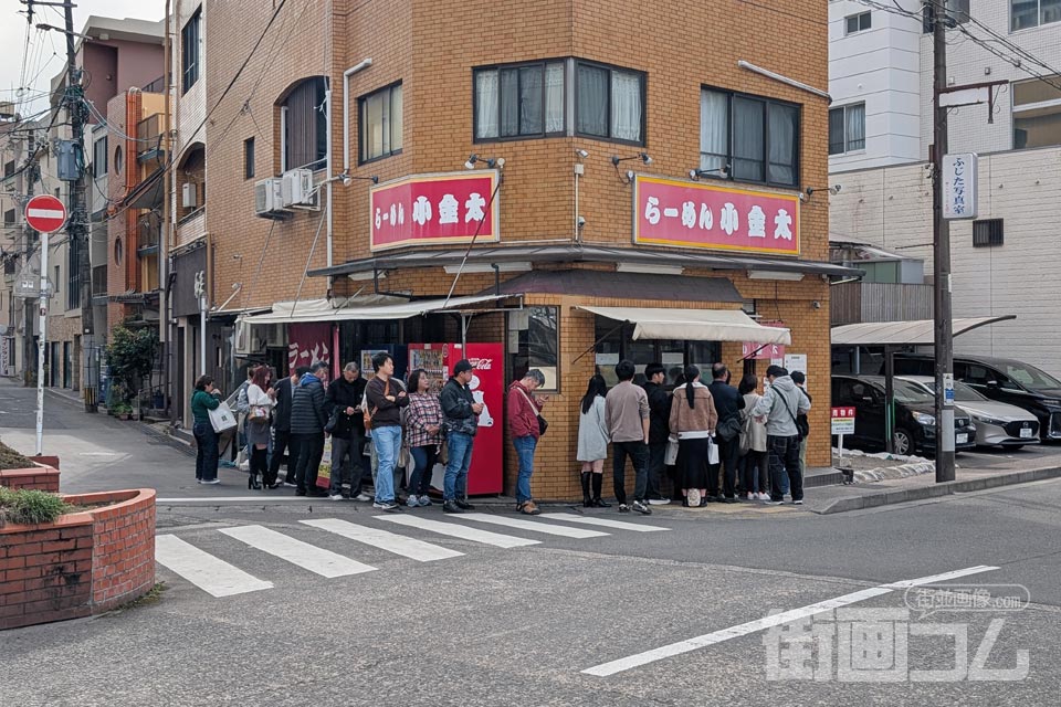 店頭の行列(遠望)
