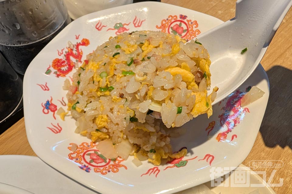 半チャーハン(レンゲでリフト)