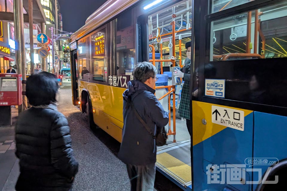 カゴシマシティビューのバス到着・乗車（夜）