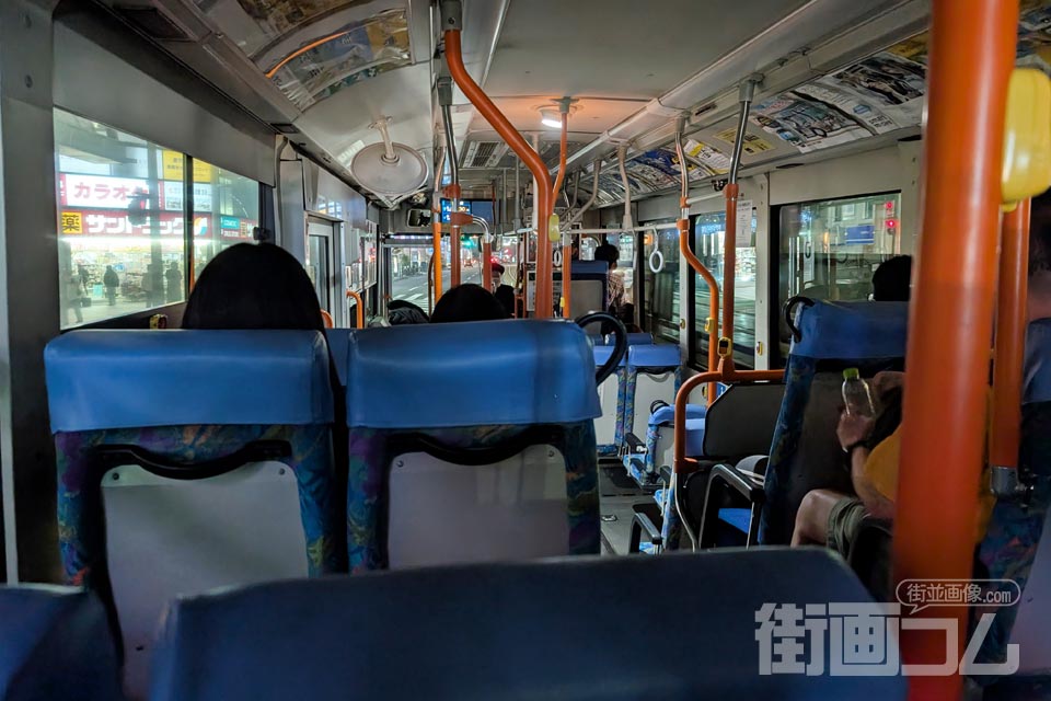 カゴシマシティビューのバス車内（夜）