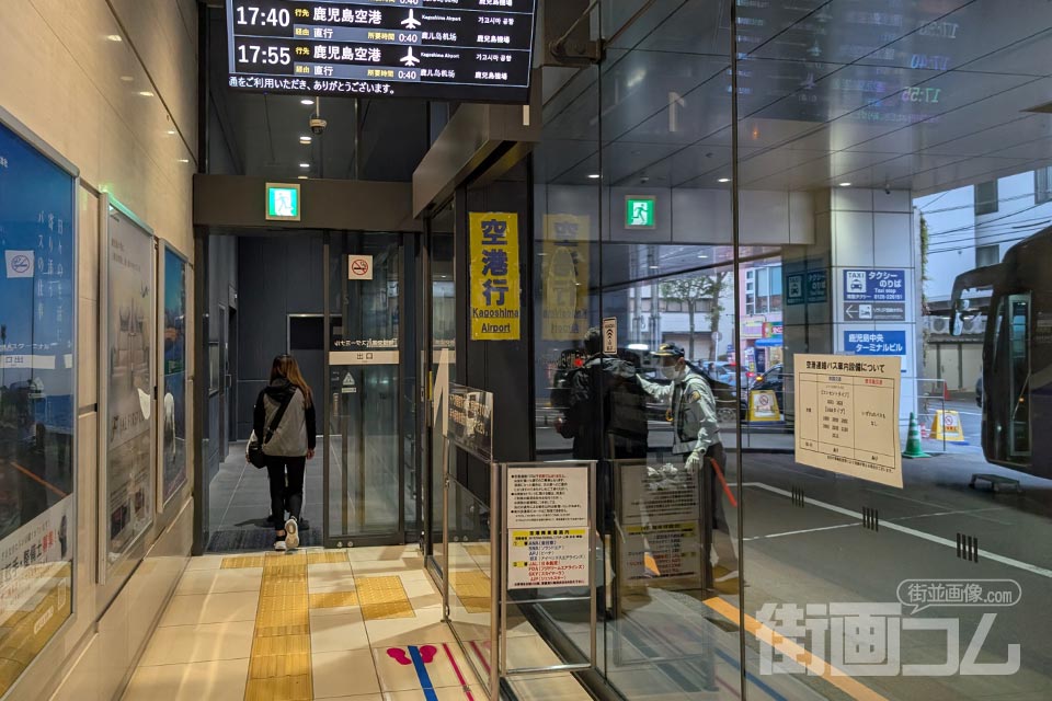 南国交通バスターミナルの乗車口