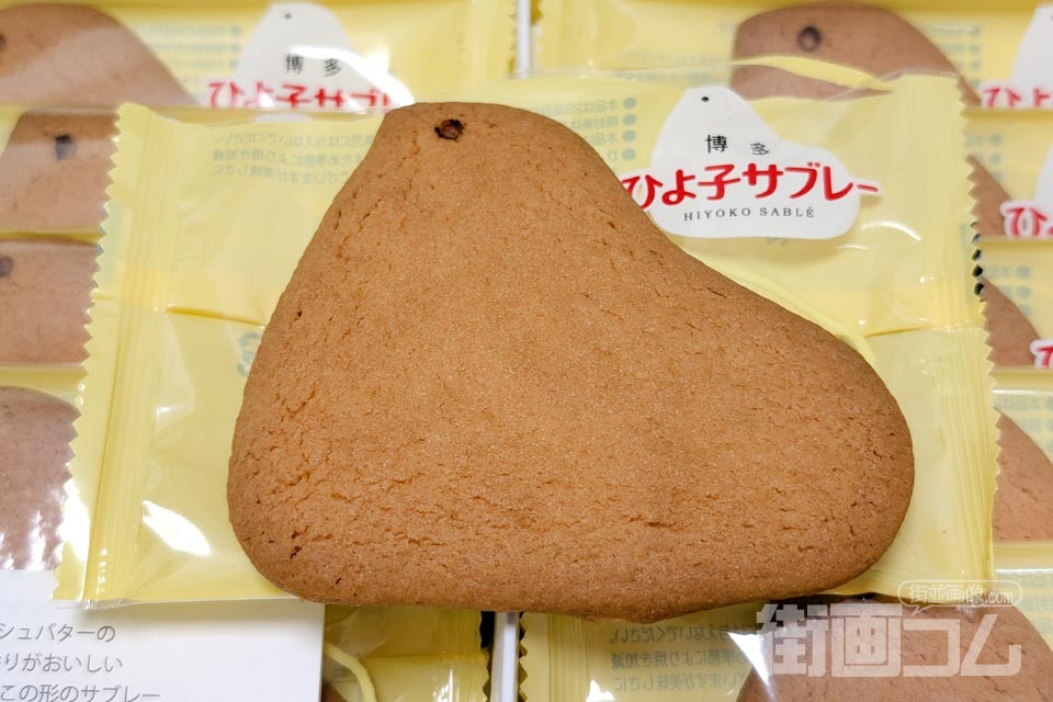 個包装を破って中身を取り出した写真