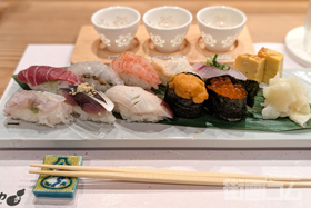 新潟「すしいわ」で日本酒飲み比べ＆にぎり極み！南蛮エビ丼も紹介