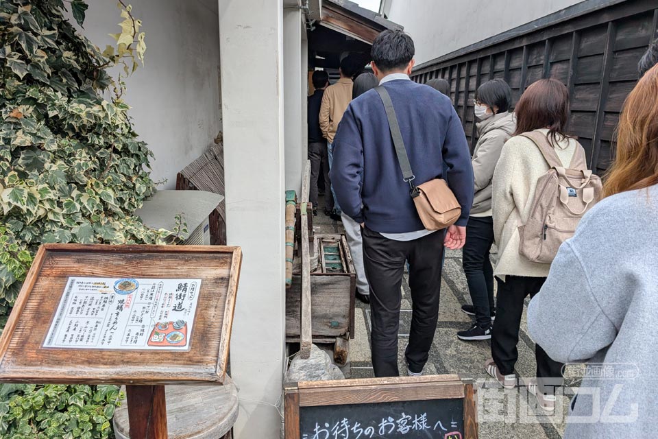 「翼果楼（よかろう）」店舗外観と行列