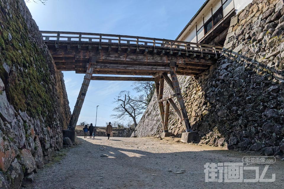 天秤櫓にかかる廊下橋