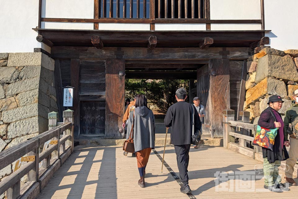 廊下橋を渡ったところ（天秤櫓の入口）