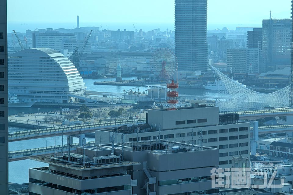 神戸市役所24F:展望ロビー(海側)からメリケンパーク方面拡大
