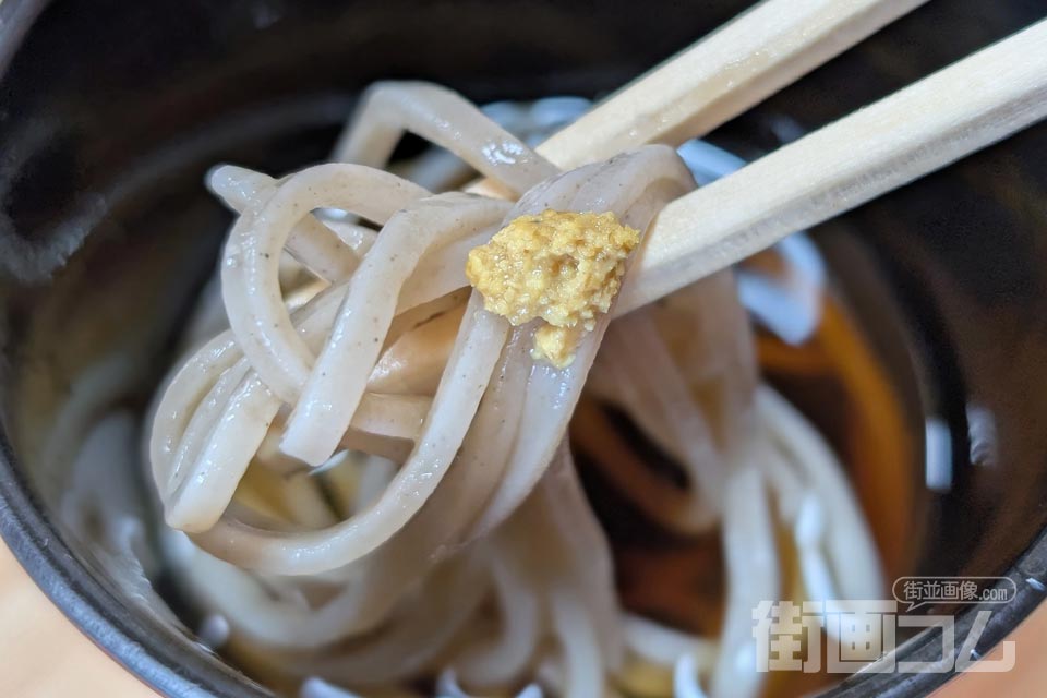 生そば：和辛子のせて箸リフト