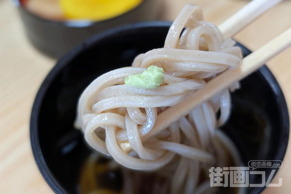 生そば：ワサビのせて箸リフト