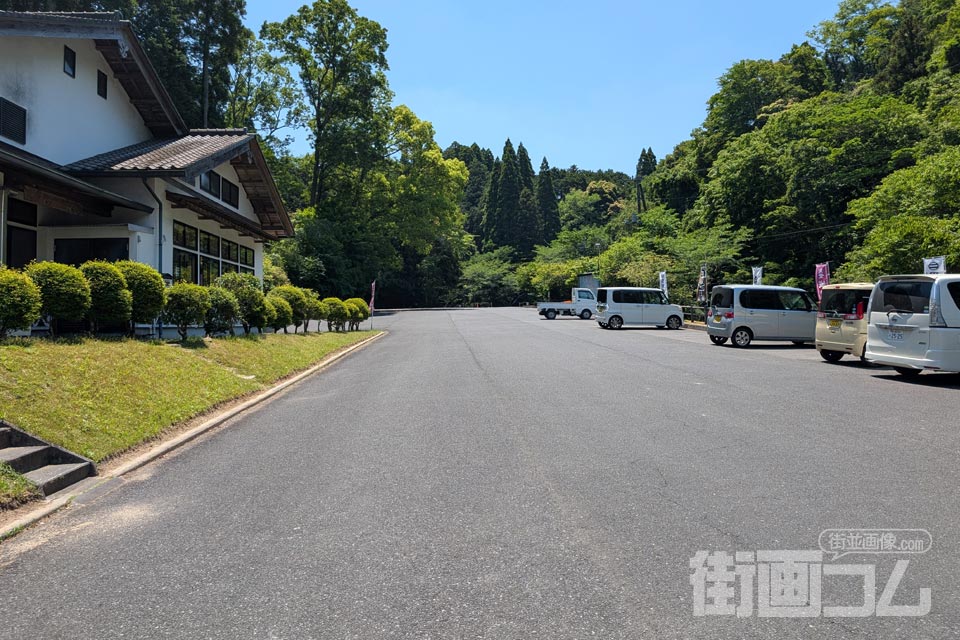 君津市森林体験交流センターと久留里城の駐車場