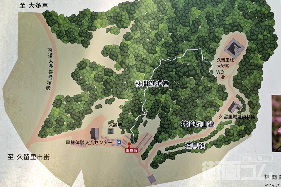 駐車場に掲示された久留里城の城山マップ
