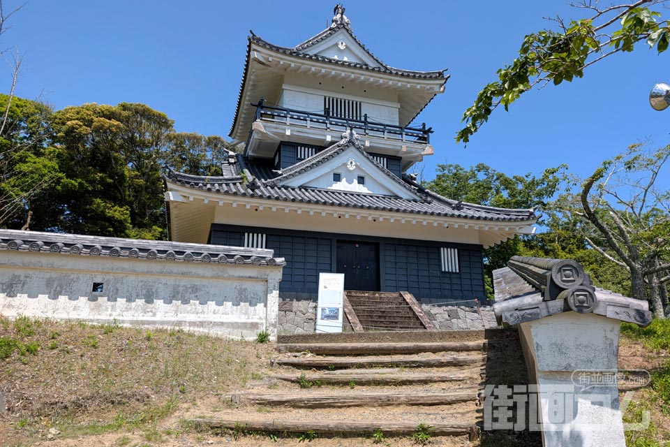 久留里城の模擬天守を正面から見たところ