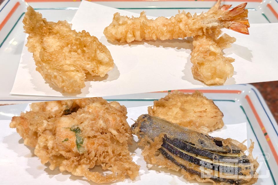 新宿の老舗「天ぷら船橋屋」で昼飲み!特選「松」を3種の塩で食べ比べ