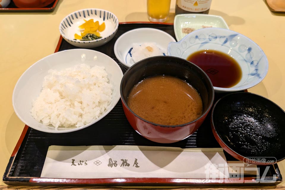 ごはん・しじみの赤出汁・香物・大根おろし・天つゆの御膳