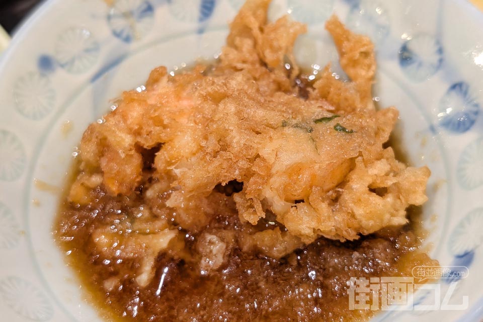 小海老のかき揚げを大根おろし入りの天つゆにつける