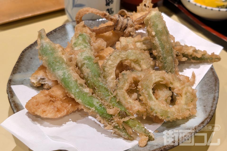 穴子・伏見とうがらし・おくら・ゴーヤの夏の天ぷら盛り合わせ