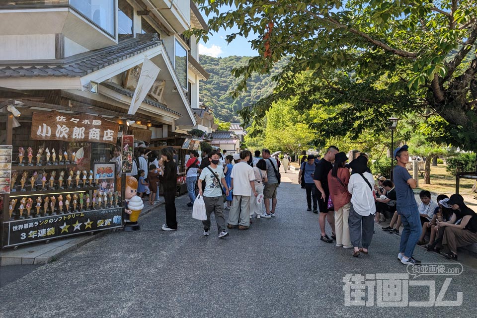 錦帯橋近くの佐々木屋小次郎商店のソフトクリーム売り場