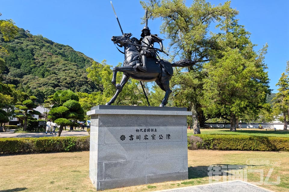 初代岩国領主・吉川広家公の騎馬像